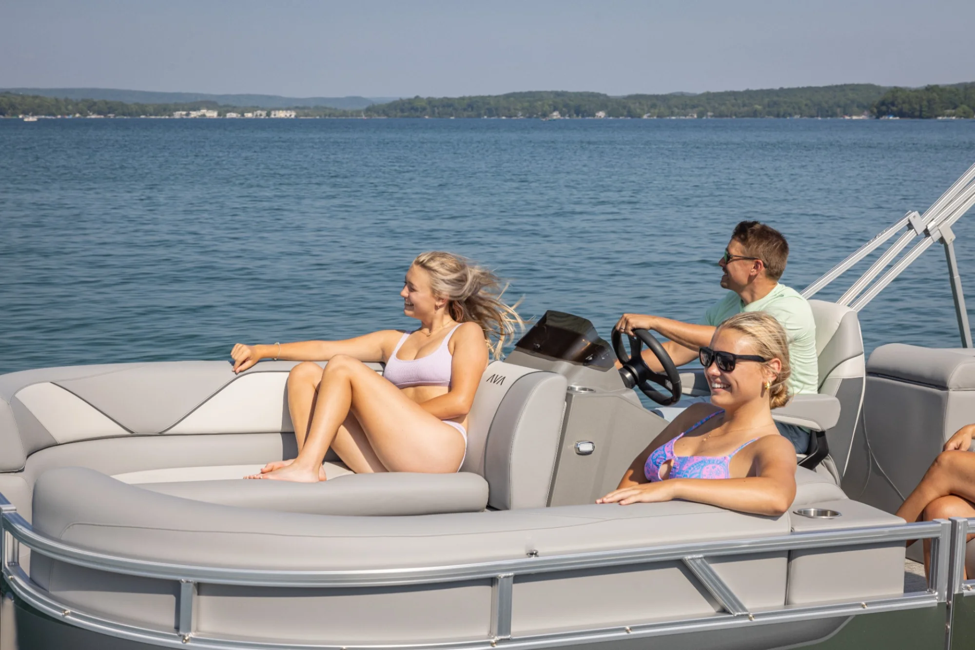 Avalon Pontoons Venture 85 - Image 2
