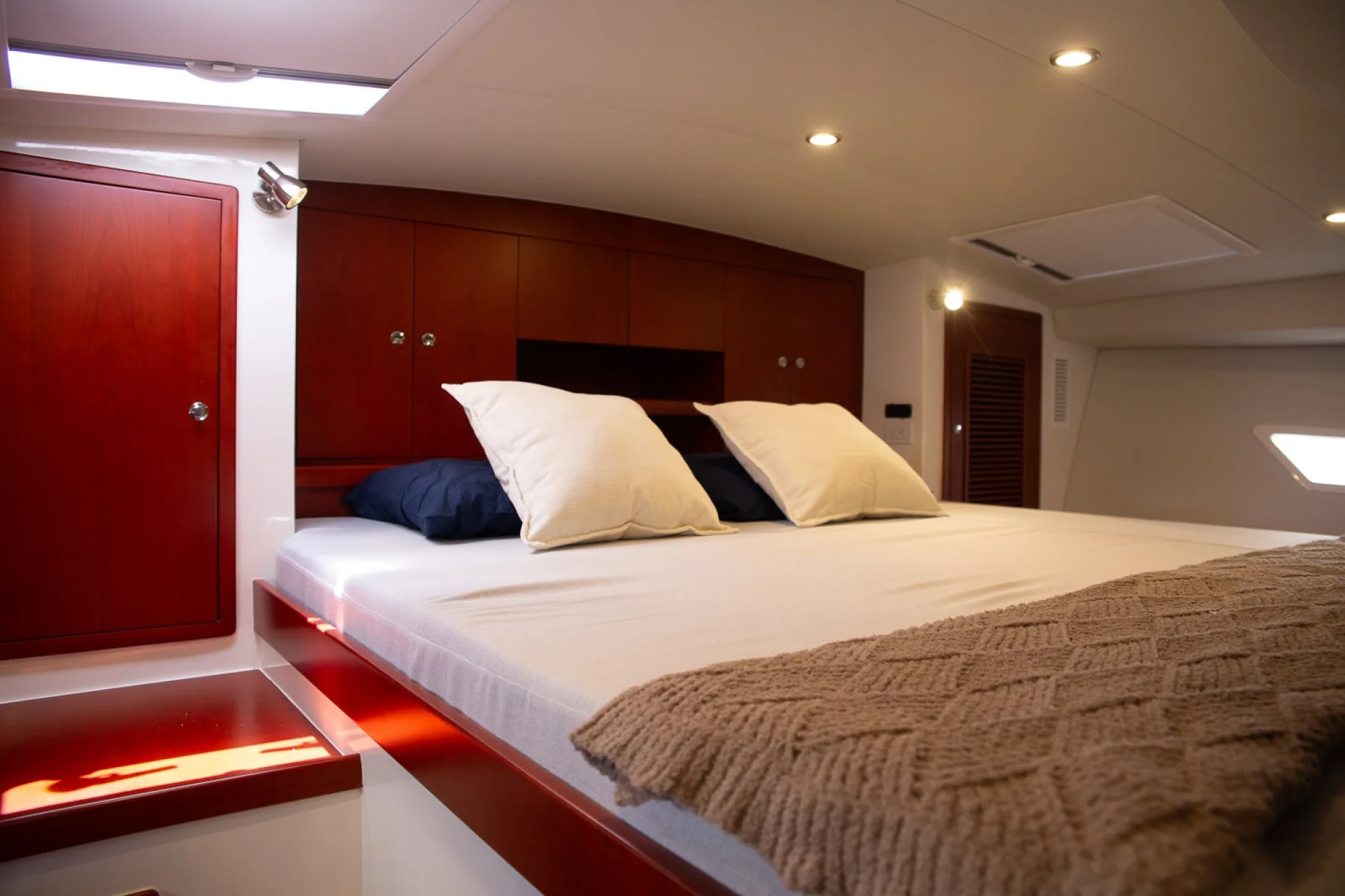 ArrowCat Power Catamarans 420 FlyBridge - Image 14