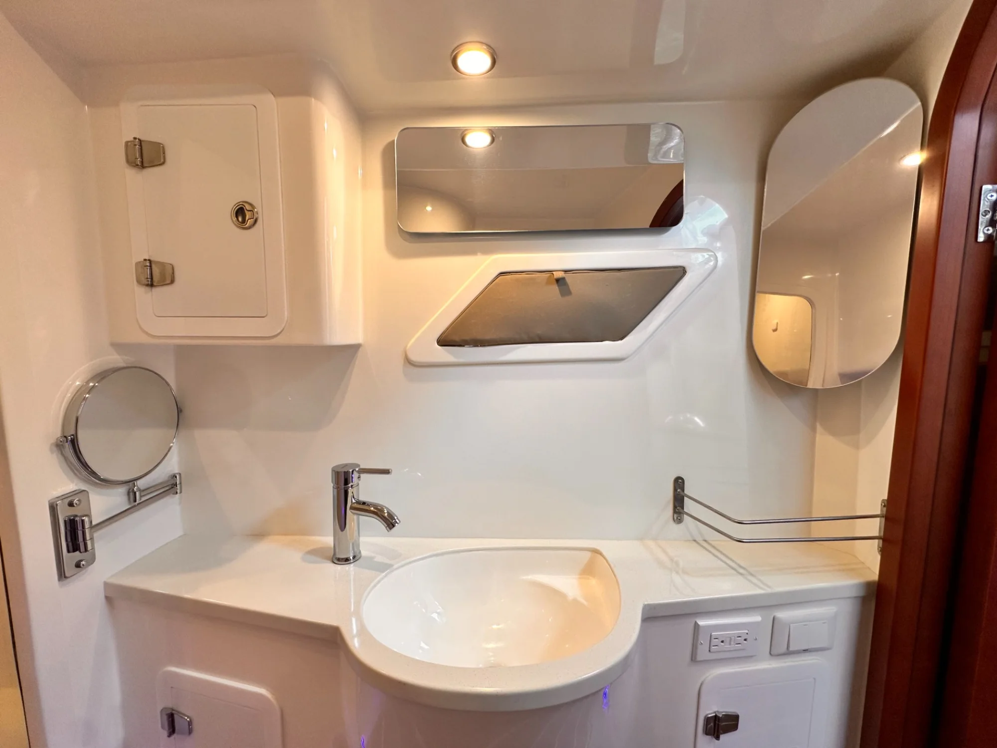 ArrowCat Power Catamarans 420 FlyBridge - Image 17