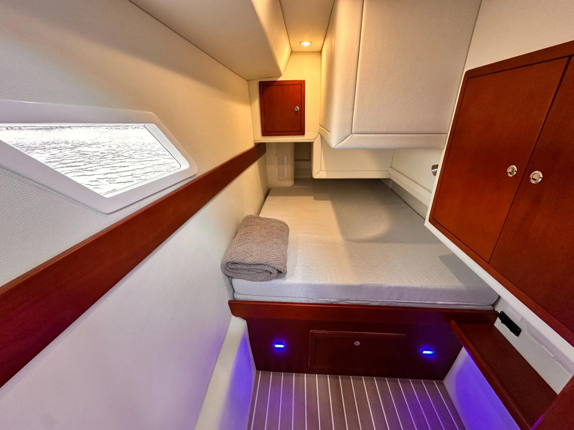 ArrowCat Power Catamarans 420 FlyBridge - Image 18